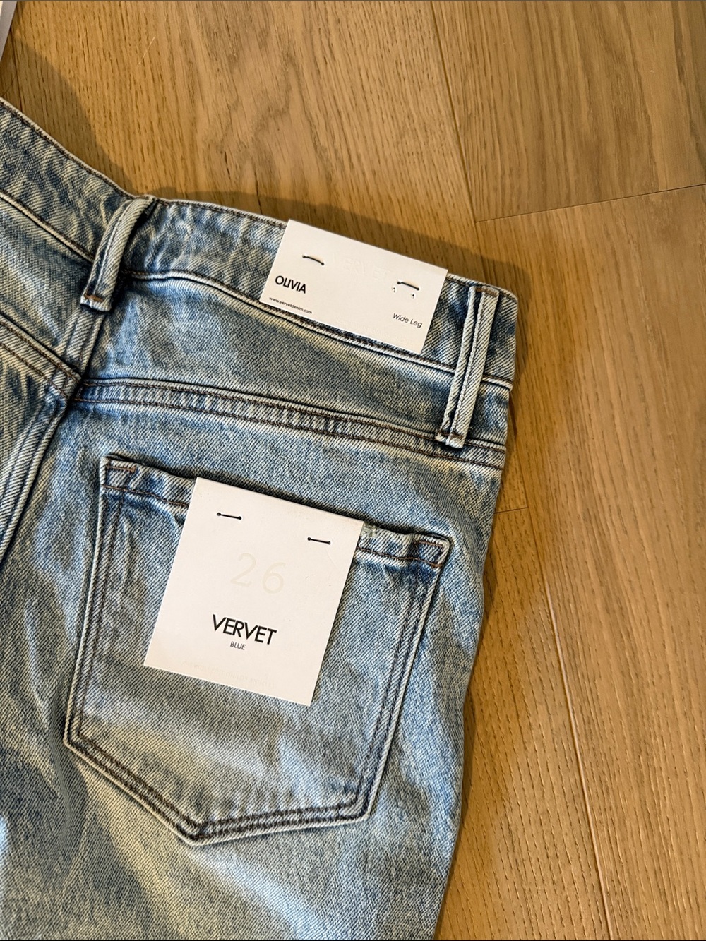 Light Wash Wide-Leg Women's Jeans - Flare Crop - Picture 4 of 4